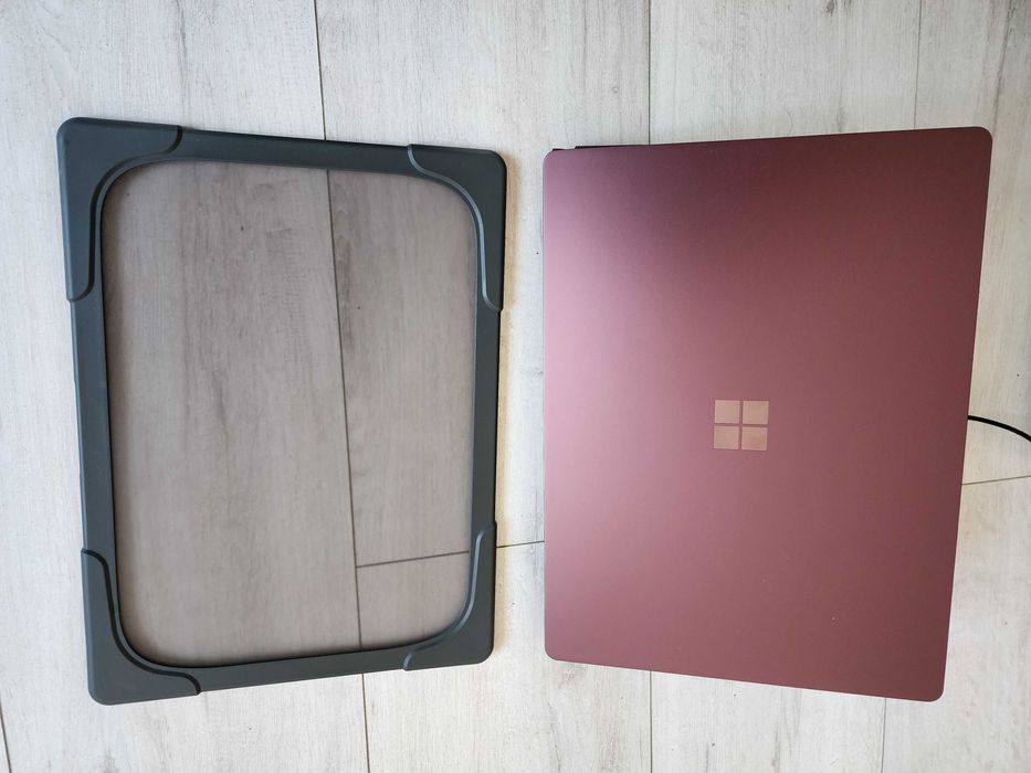 Microsoft Surface Laptop 2 Burgundy 13.5" i5-8250U 8GB 256GB SSD