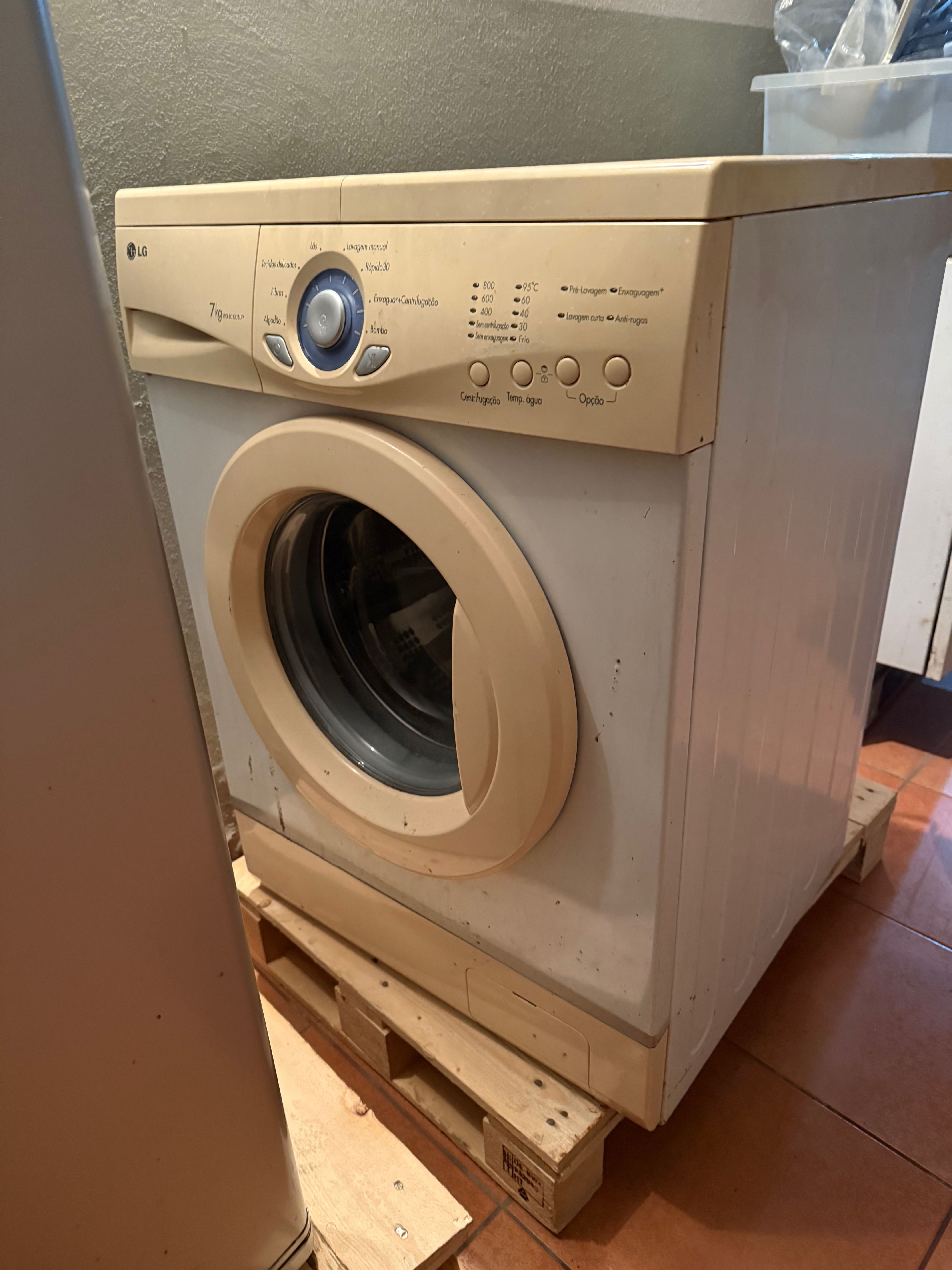 Máquina de lavar roupa 7kg
