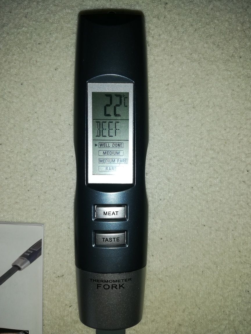 Termometr/Widelec do mierzenia temperatury mięsa, z ekranem Led, nowy