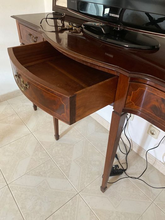 Aparador Inglês Centenário Madeira exótica 1,34