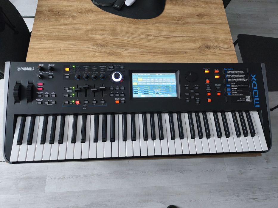 Yamaha MODX6 sytezator