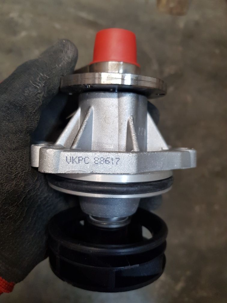 Pompa wody SKF BMW E36, E46. VKPC88617