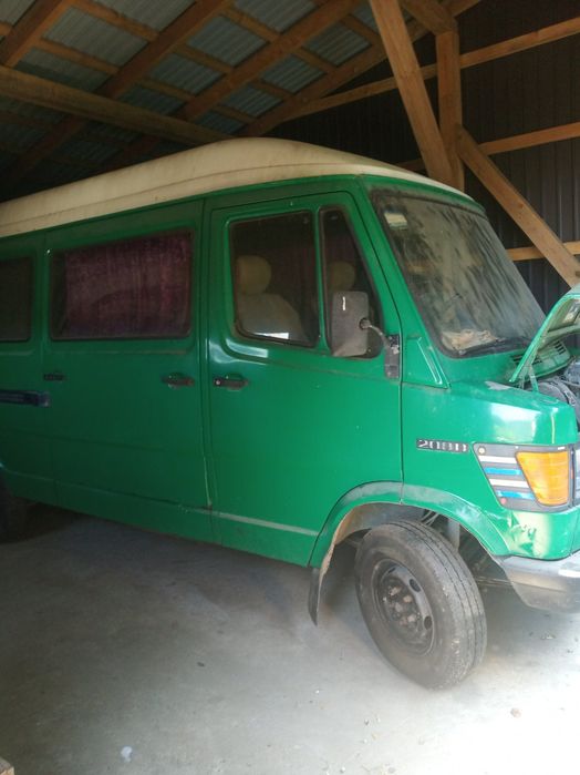 Продам Mercedes 208