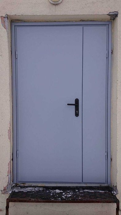 Професійні двері для СТО