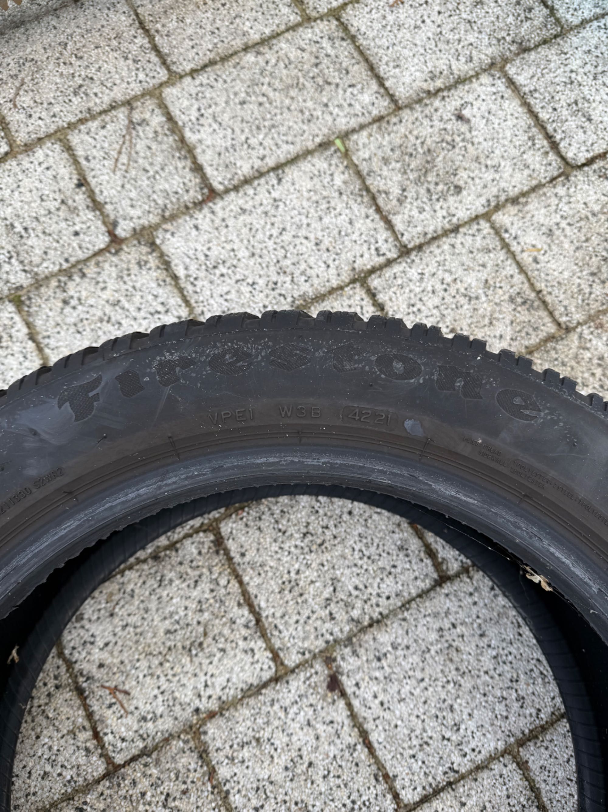 Opony Firestone Winterhawk 205 55 R17 stan bardzo dobry mały przebieg