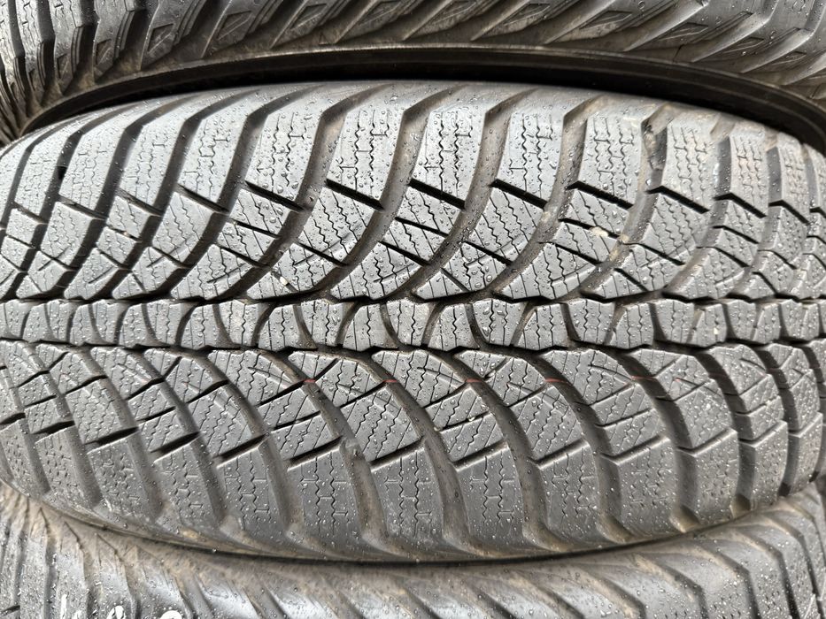 Opony zimowe 205/50/17 Kumho 4szt 8,5mm 2022r