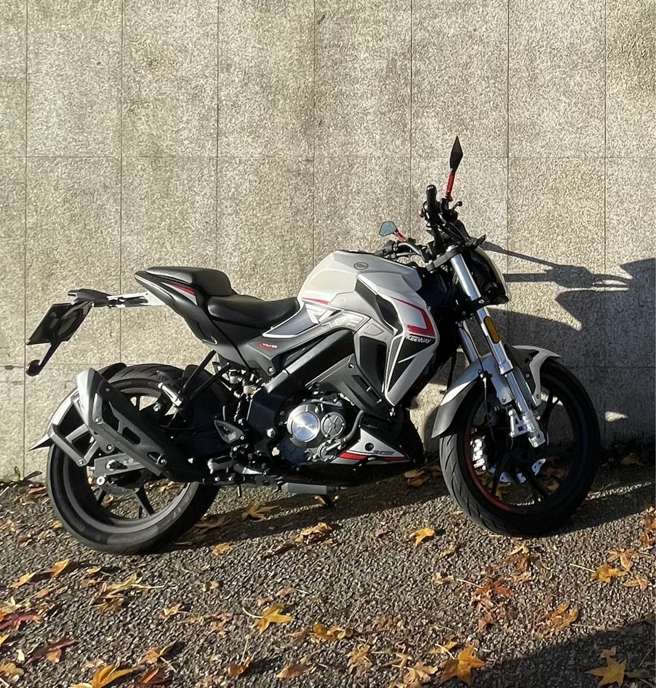 Mota KEEWAY RKF 125cc + Capacete LS2 + luvas alpine