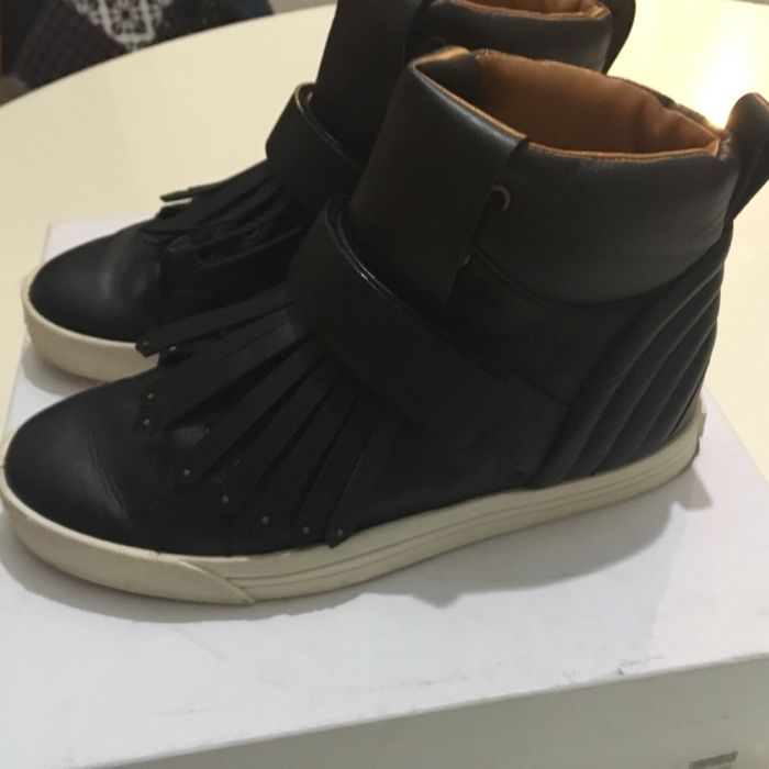 Tenis em pele da marca Marc Jacobs