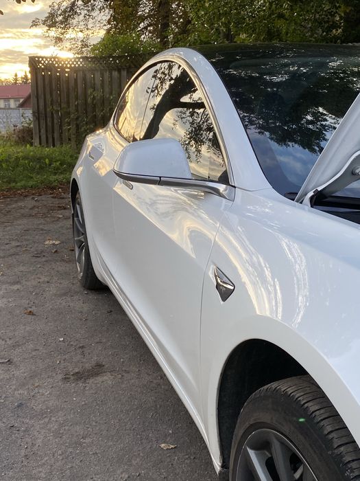 продам Tesla model 3