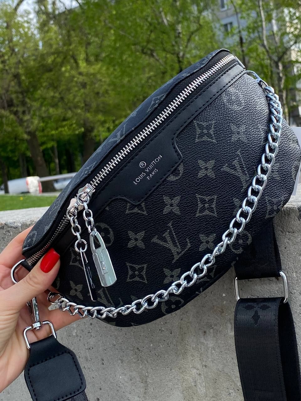 Сумка Louis Vuitton через плече, сумка бананка