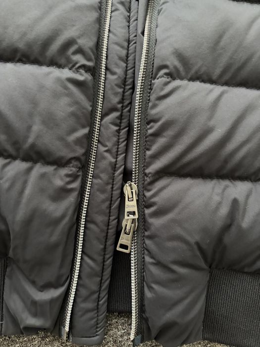 Чорний пуховик бомбер Herno