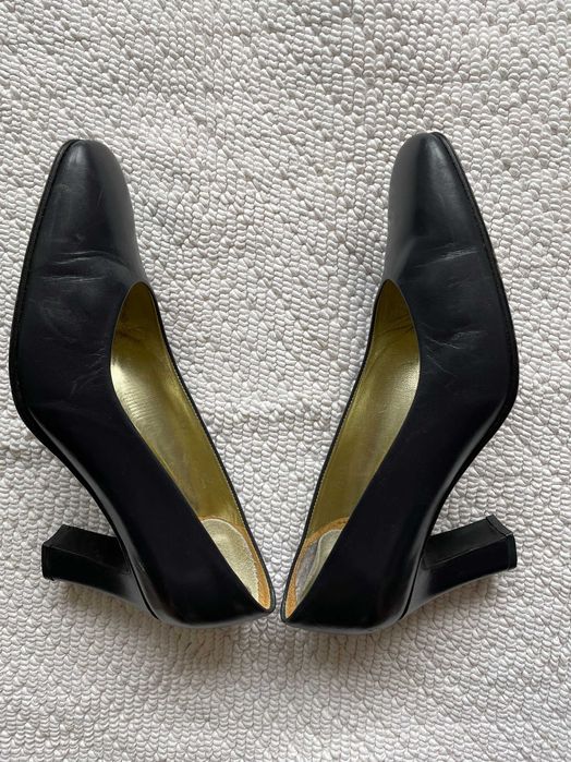 Sapatos de cabedal preto de Inverno, marca Carla Giovanella