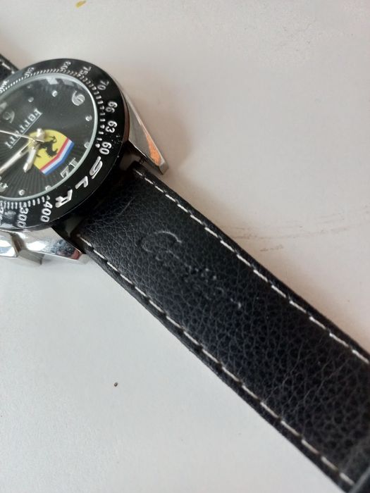 Новые часы Ferrari