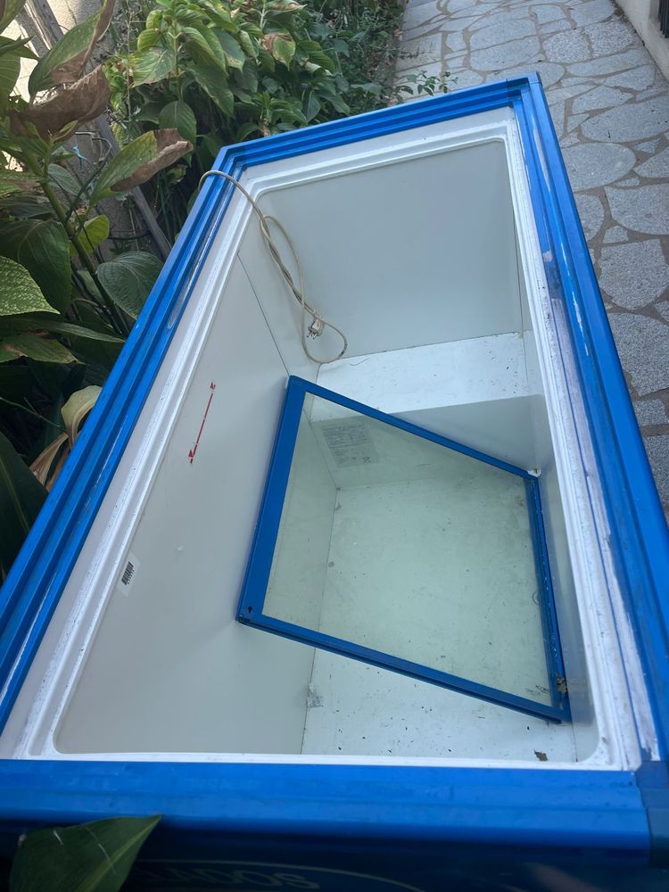 Arca a venda como nova, estou a vender, porque não tenho espaco.