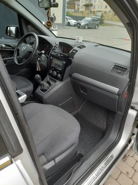 Opel  Zafira b 1.7 2010