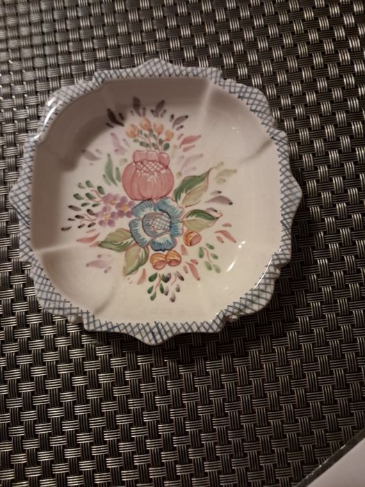 Vendo louça antiga