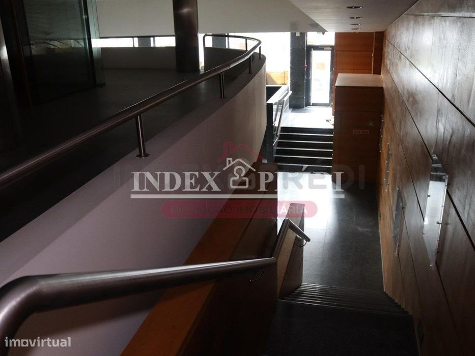 Excelente loja bem localizada. Grandes Montras