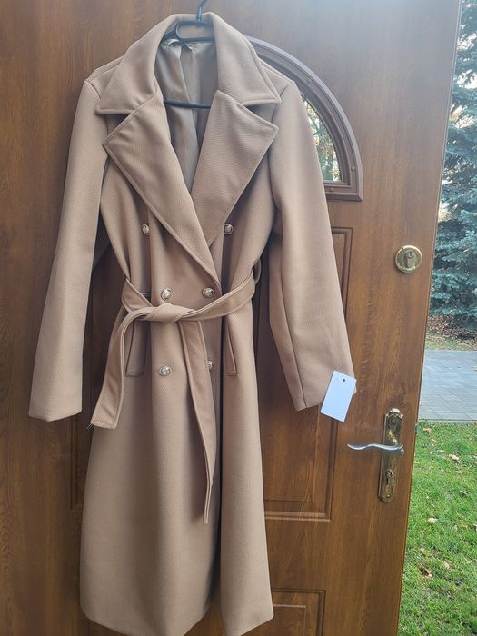 Płaszcz wiązany z paskiem