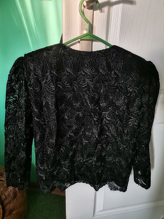 Czarny koronkowy żakiet
