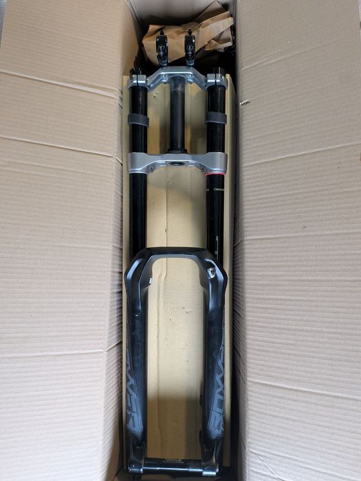Suspensão Rock Shox Boxxer