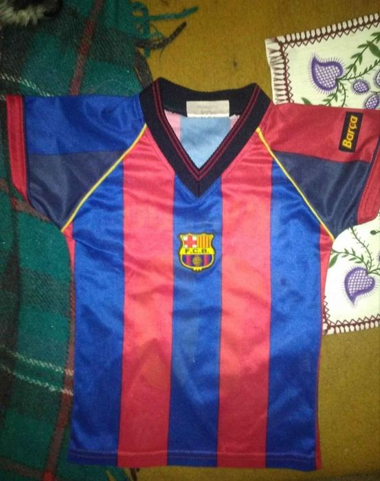 Vendo Camisola Oficial do Barcelona Pequena com nome do mítico Rivaldo