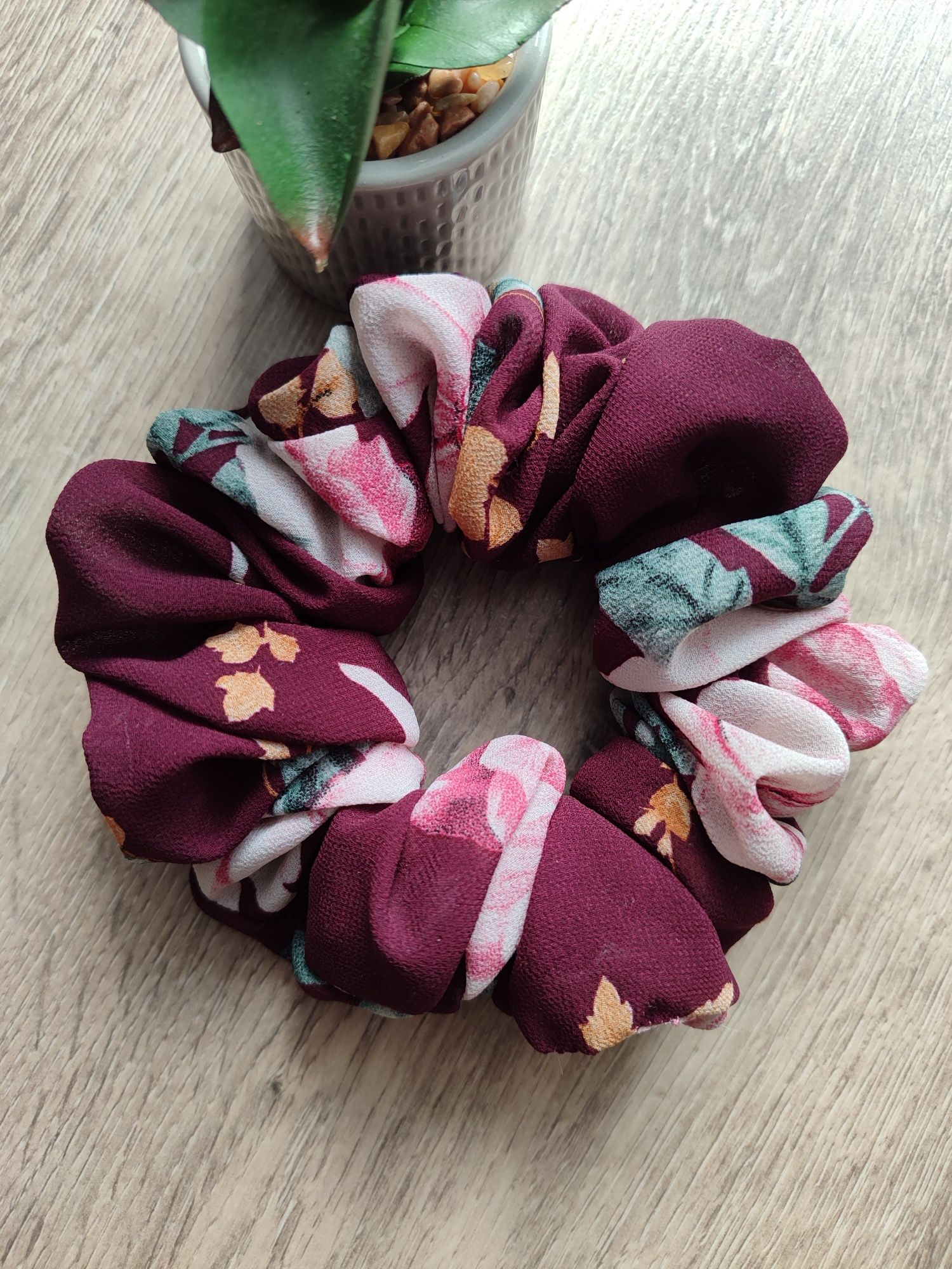 Scrunchie do włosów kwiat magnolii