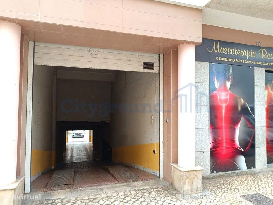 Garagem privada em prédio de Caldas da Rainha