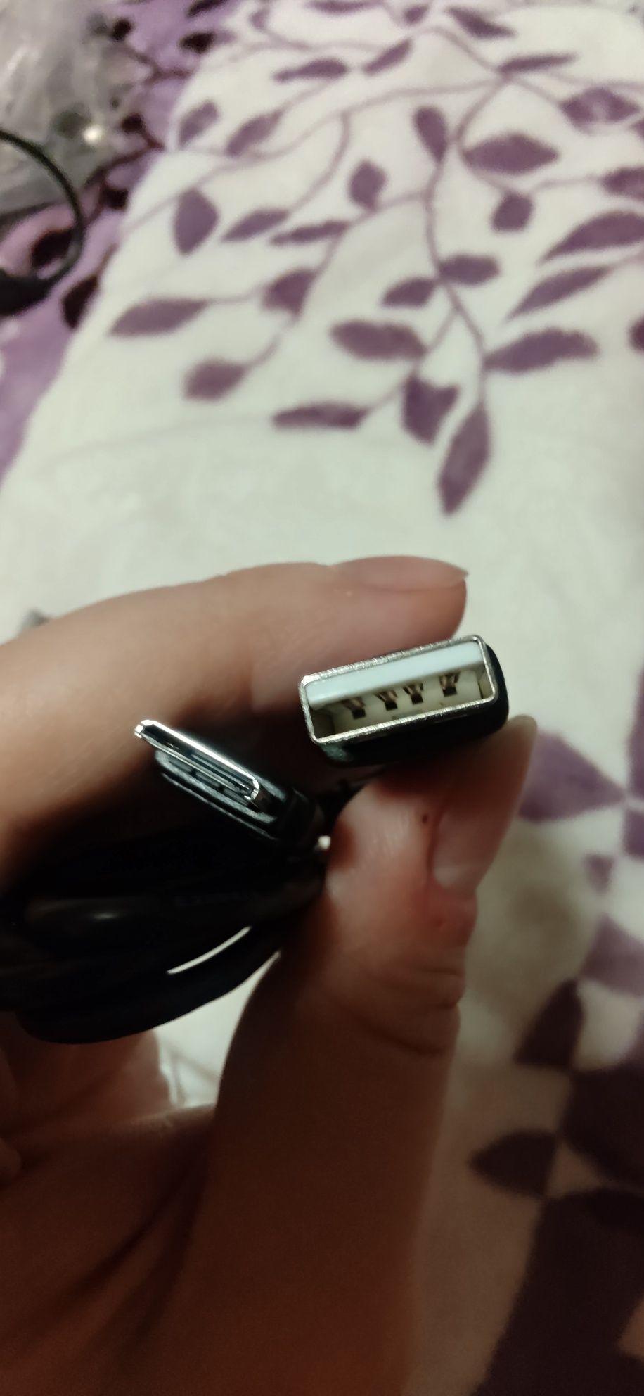 Кабель USB и наушники новые для старого Samsung