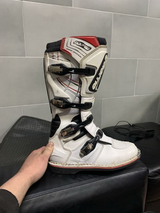 Продам мотоботи в хорошому стани