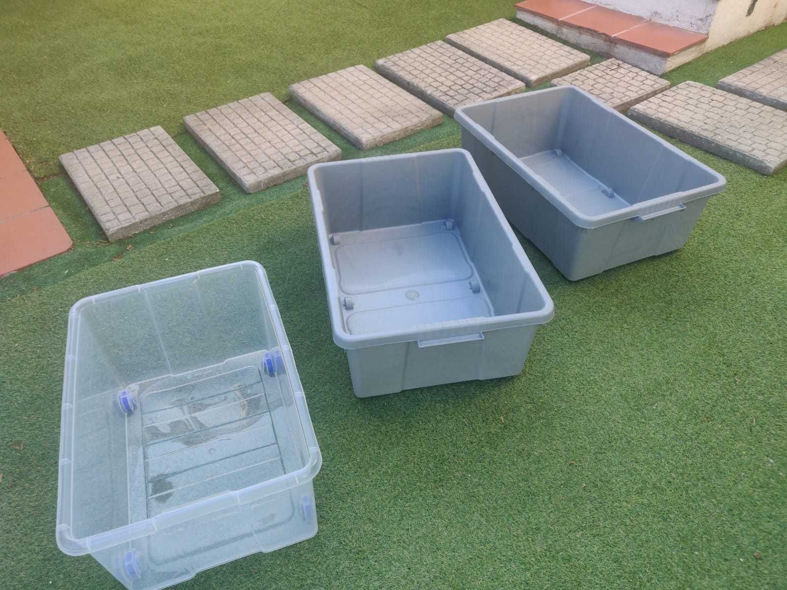 Caixas de plástico