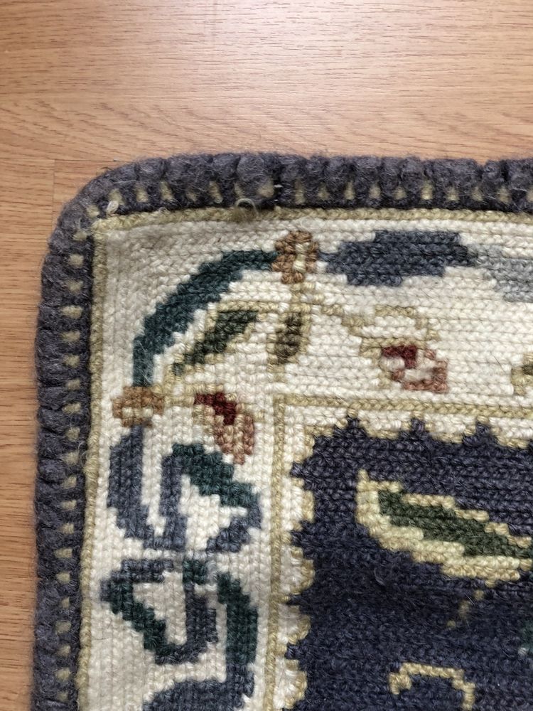 Conjunto de 2 tapetes de arraiolos