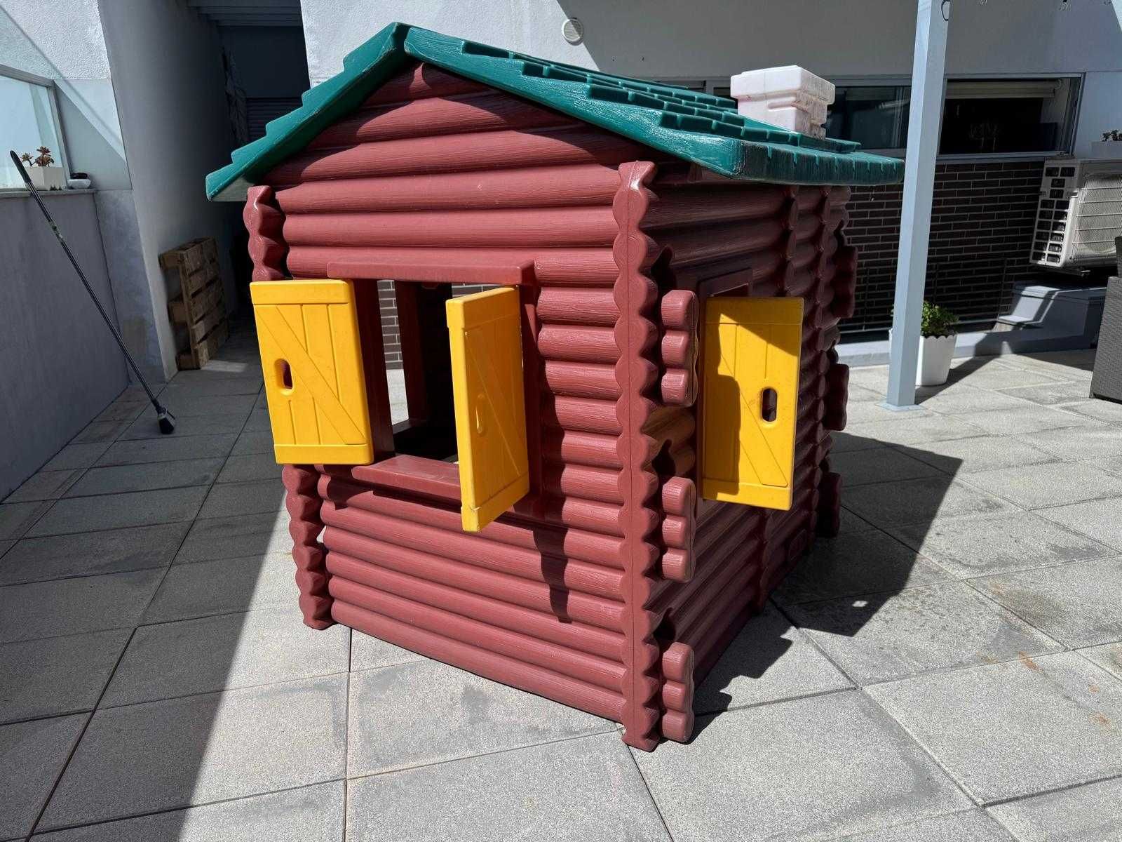 Casa Gigante de brincar para jardim com lareira e mesa para crianças