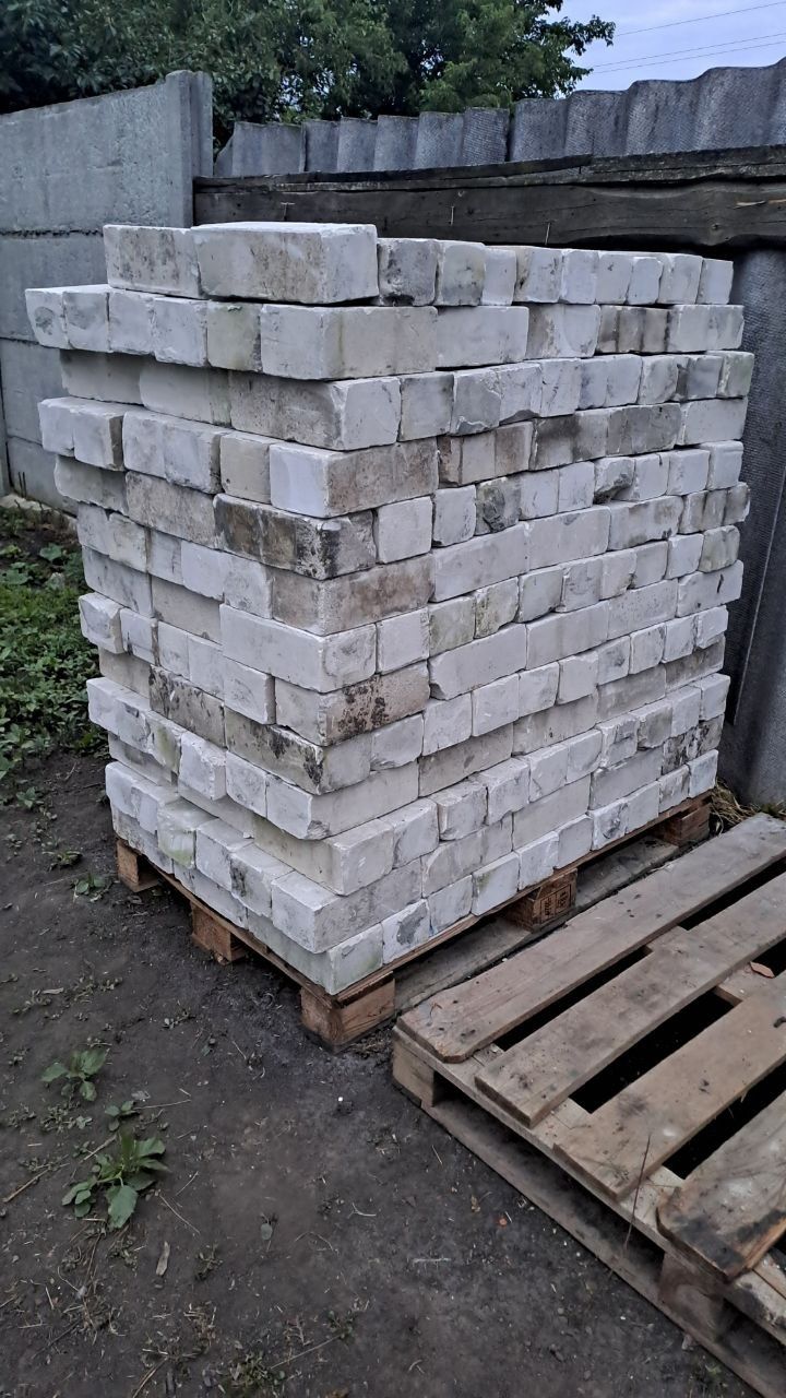 Продам білий кирпич