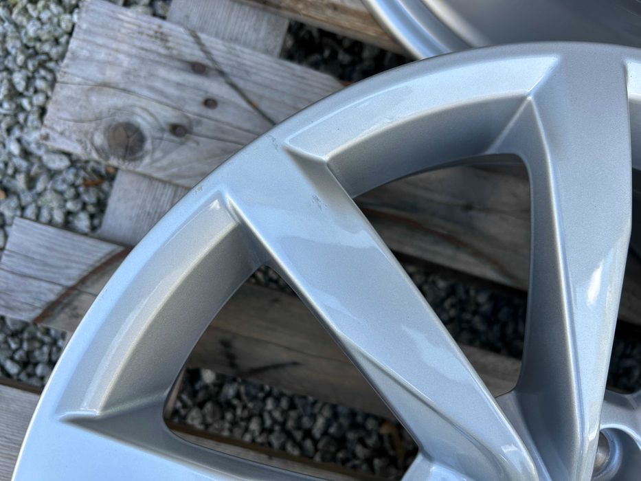 Oryginalne felgi 17 5x112 ET48 VW Passat Golf 5 6 7 8 5G0/601025K kpl3