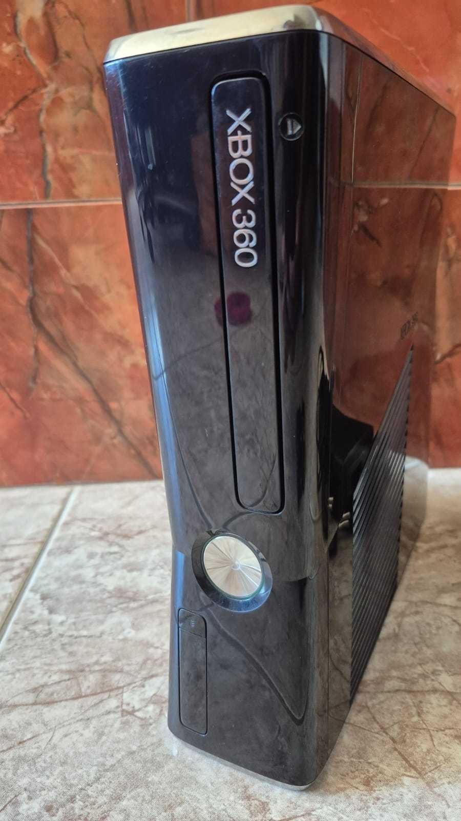 XBOX 360 com disco 256GB + comando