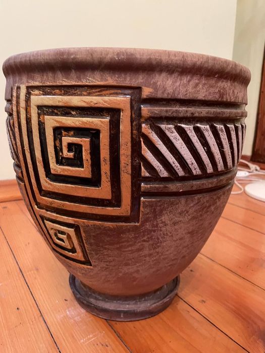 Вазони, горщики різних розмірів