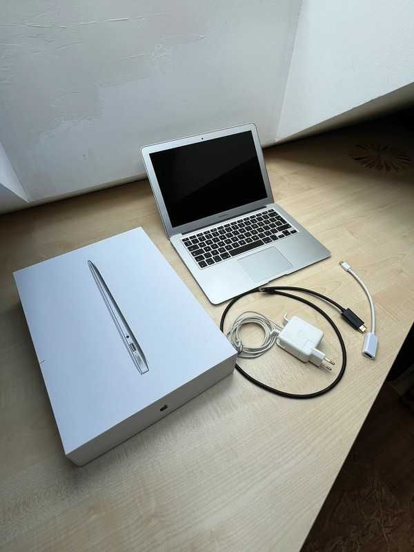 MacBook air 2015 Bardzo dobra bateria + dodatki i pudełko.
