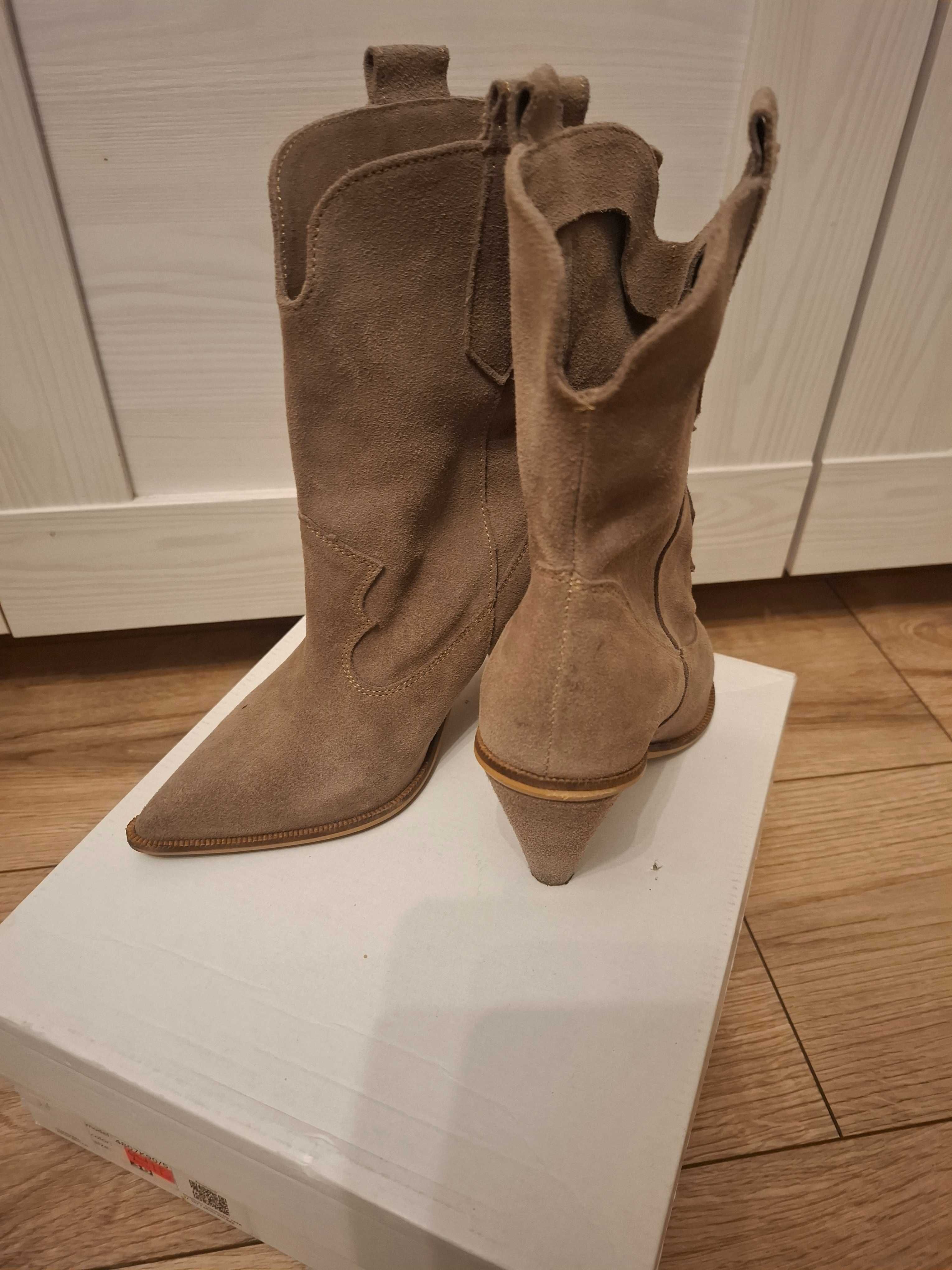 Zamszowe botki taupe 36