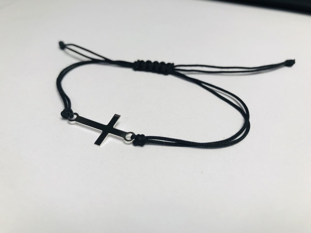 Krzyżyk Pr.925 na Sznurku czarny lub czerwony