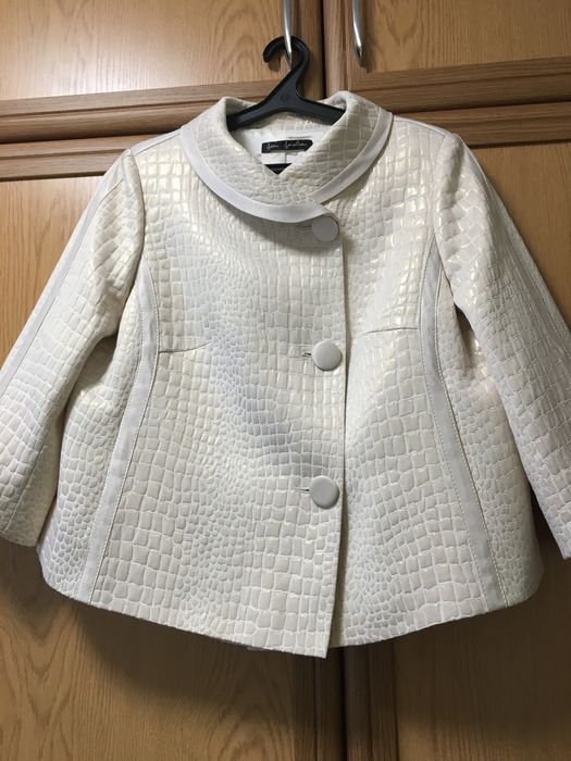 Красивый пиджак. Рисунок ткани-эмитац. кожи.