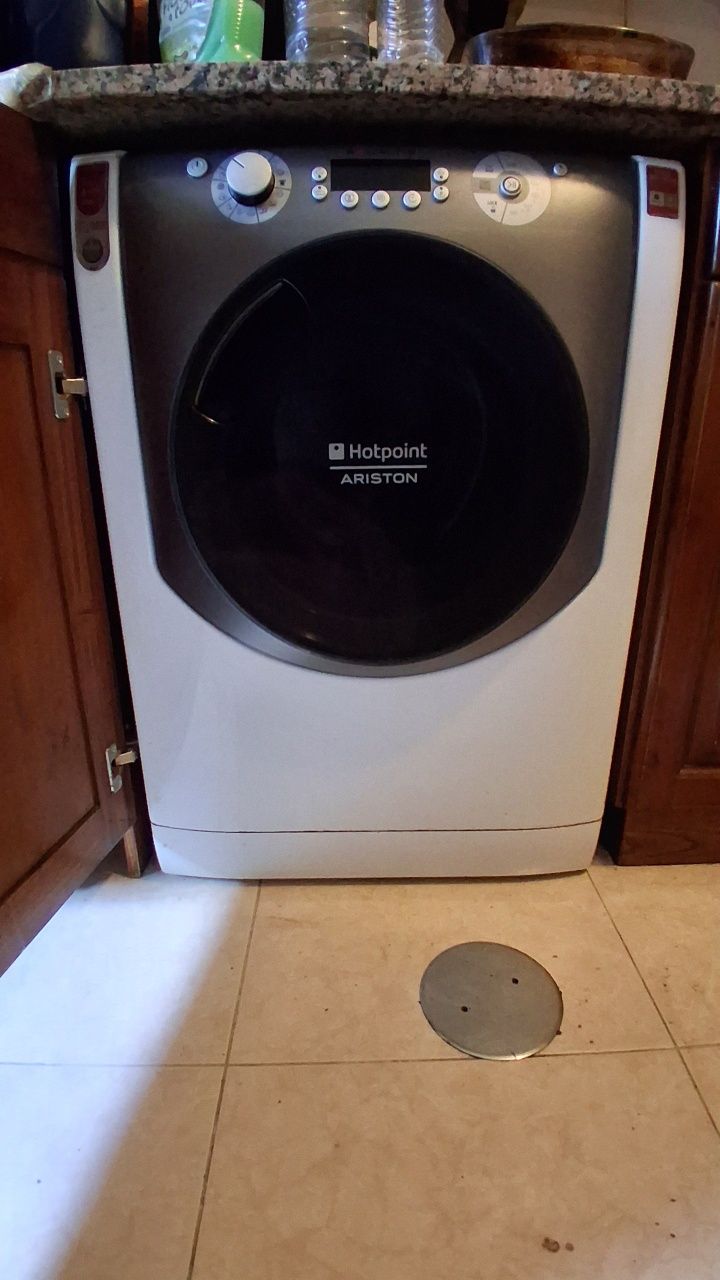 Máquina de lavar roupa Ariston