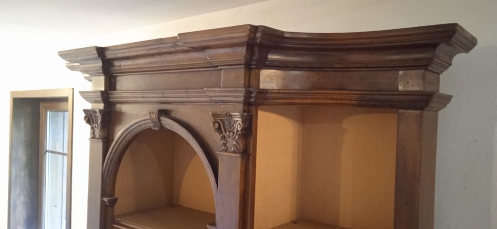 Witryna z litego orzecha włoskiego. Import z Florencji, antyk