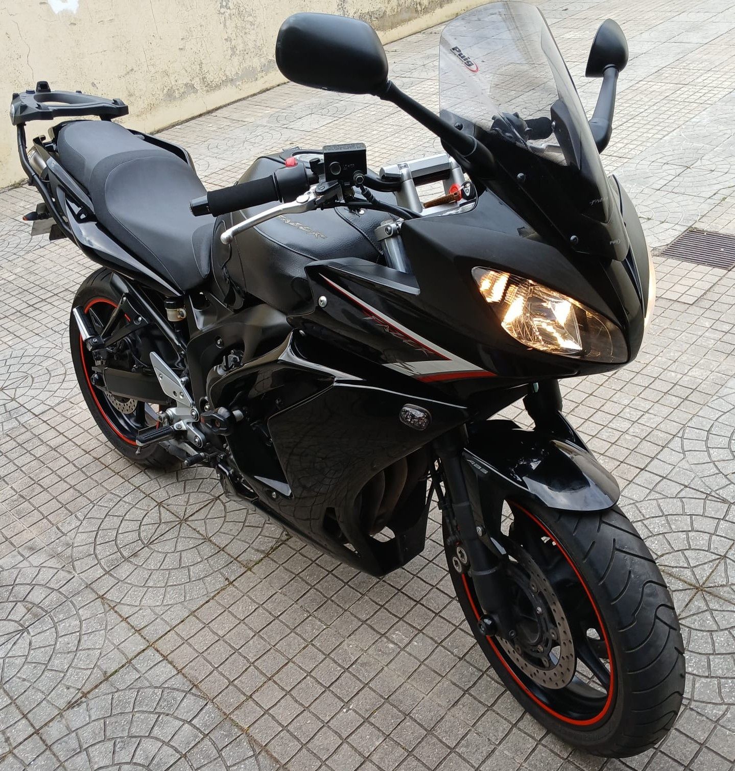 Yamaha FZ6 S2 Black Edition ABS + material