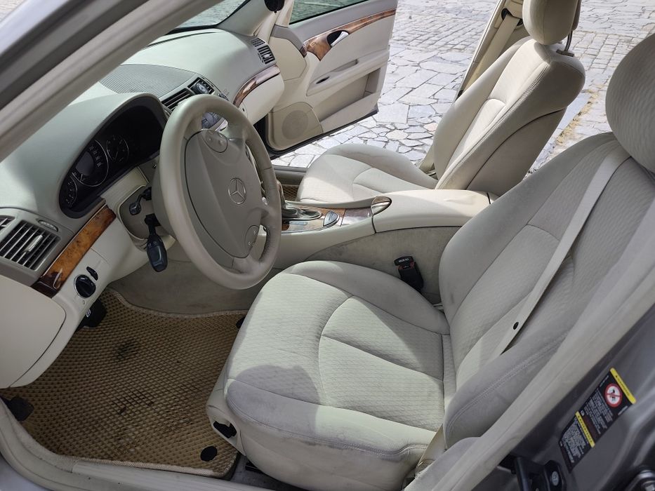 Mercedes-Benz E  2004