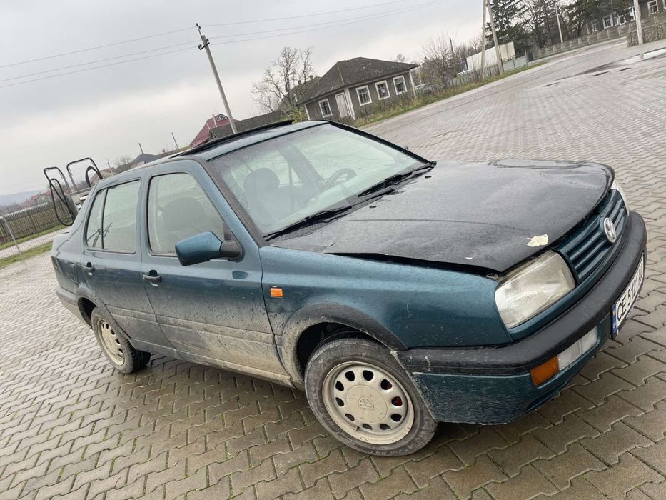 Продаю автомобиль Volkswagen Vento 1.6 обмен