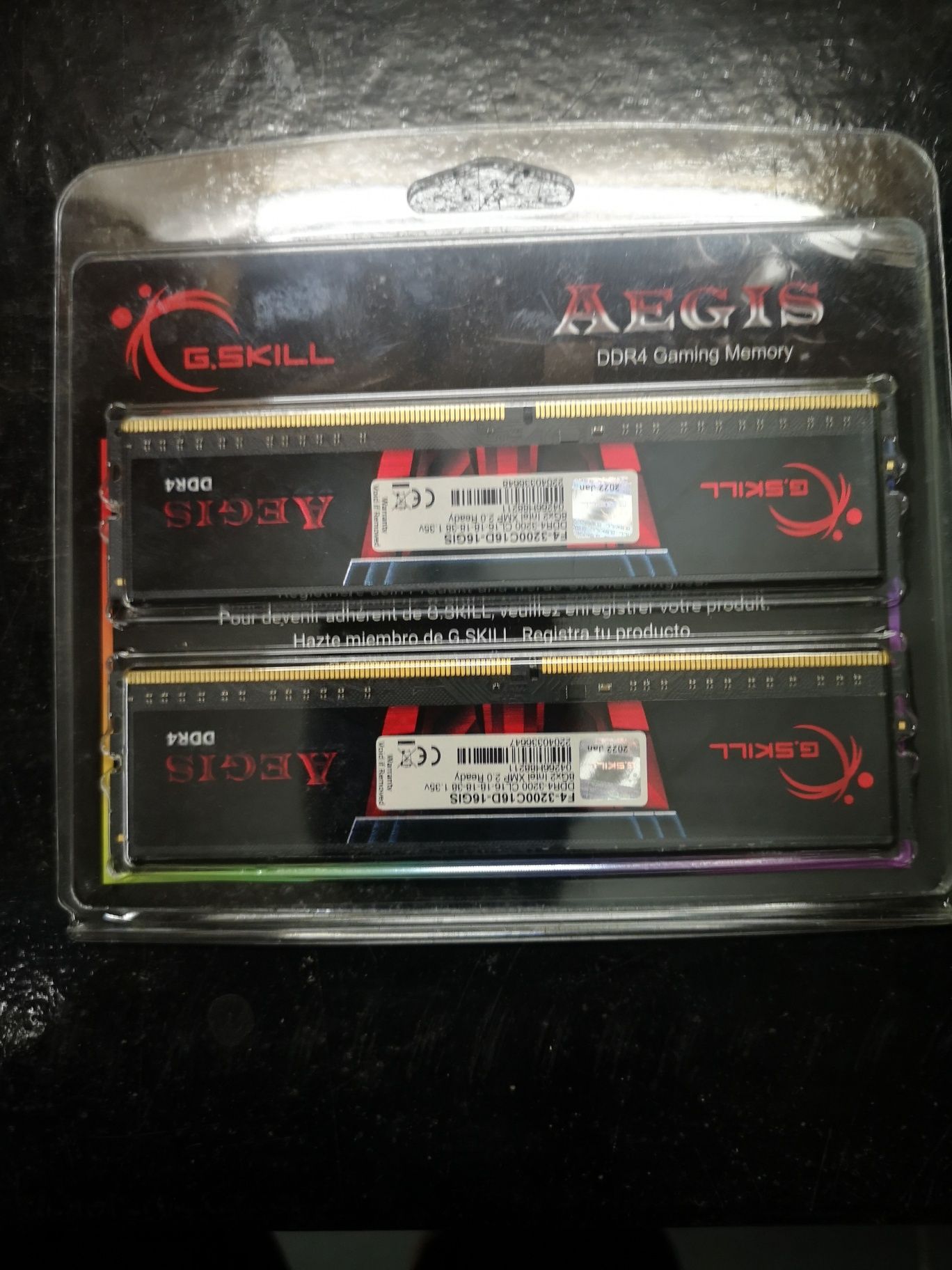 Vendo memórias RAM 16g. DDR 4  3200