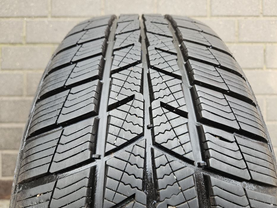 4x 205/50R17 93V XL Barum Polaris 5 / 2x 8,5mm + 2x 8mm / 2023r. [1113