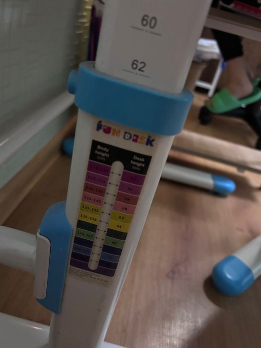 Дитяча парта зі стільцем зростайка fun desk