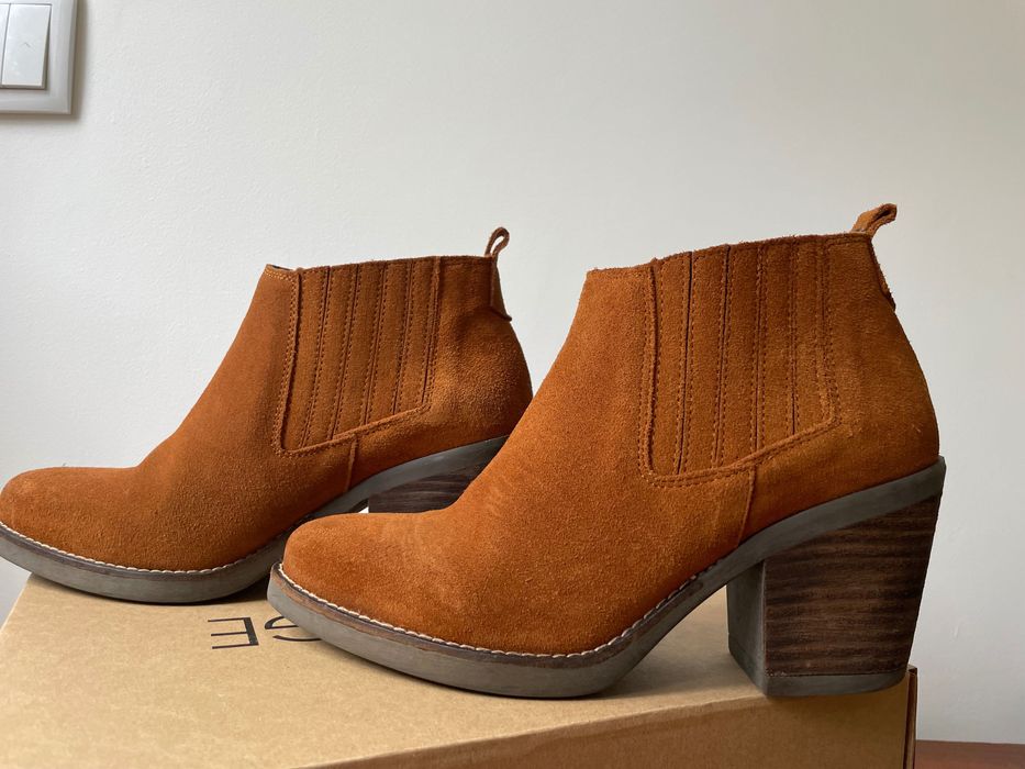 Botins camurça castanha