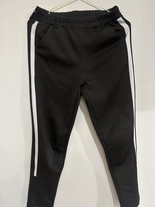 Sportowe spodnie damskie czarne na gumce S/M